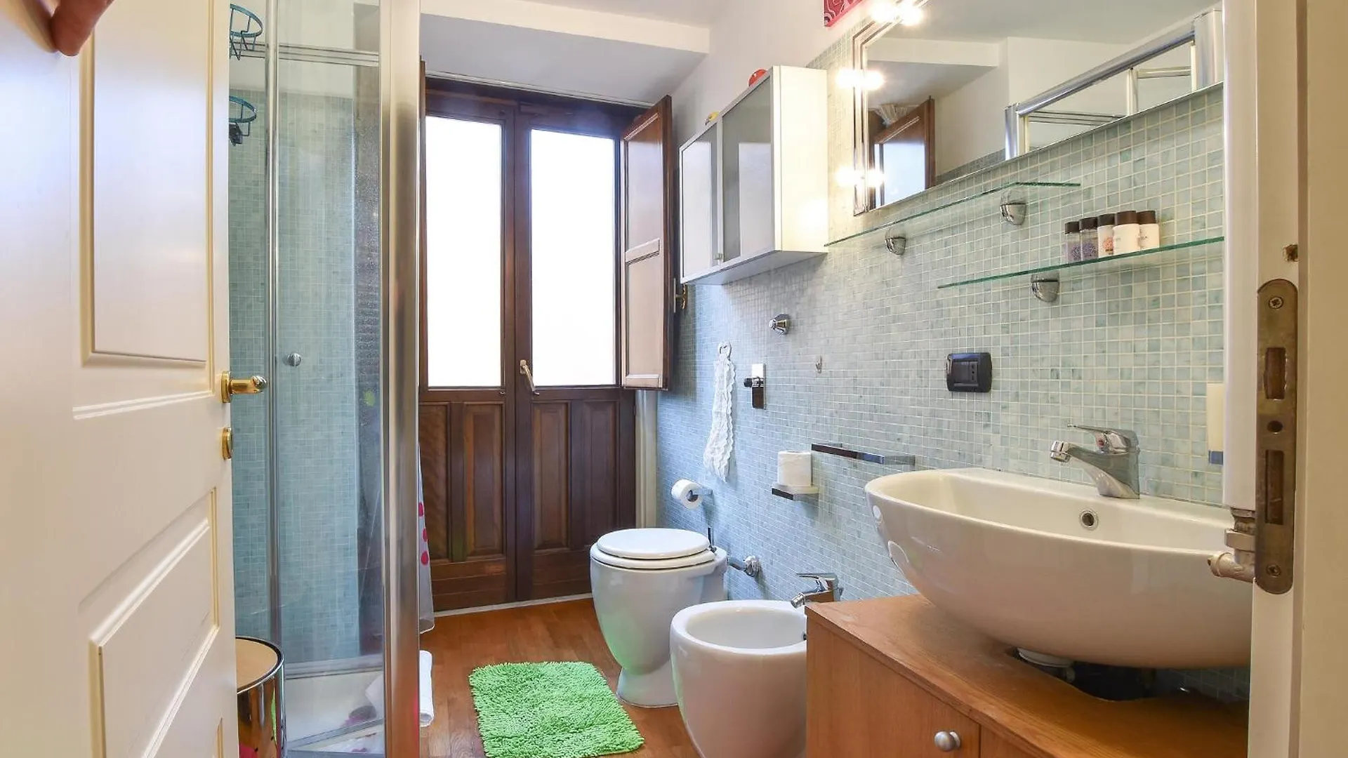 3 Bedroom Stunning Apartment In Katánie Itálie